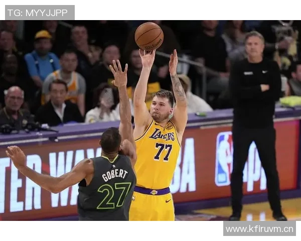 艾顿谈东契奇与里夫斯的球风对比认为前者似保罗后者如布克