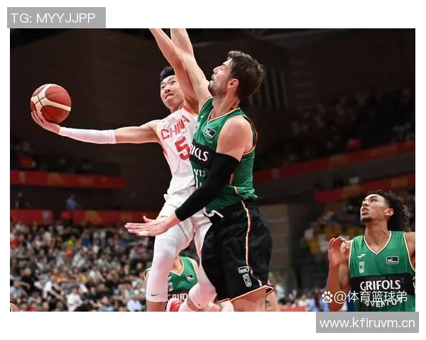 杰基杨全能表现助球队获胜20投10中砍下32分4篮板10助攻1抢断